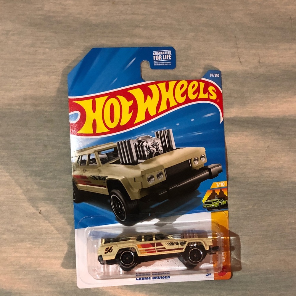 Tan Cruise Bruiser Toy Car